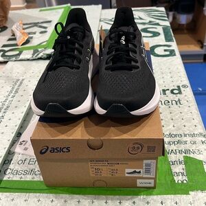 Women’s ASICS GT -2000 12 10 1/2 wide brand new shoe in Black